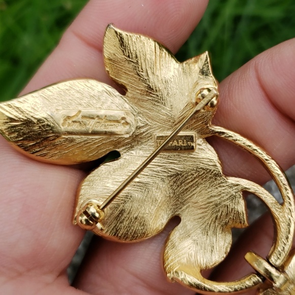 Vtg Kunio Matsumoto Trifari Leaves Dangle Brooch! - Picture 7 of 8